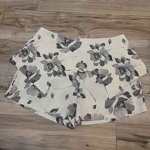 L'atiste Shorts Womens‎ Large White Black Floral  Print 2.5 Inseam